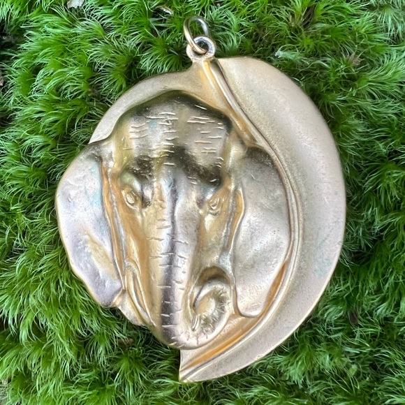 Vintage Jewelry - Vtg Golden Elephant Pendant